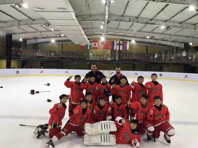北美青少年冰球邀请赛 多伦多（北京）红队夺冠