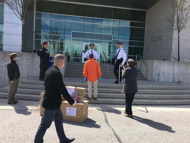 “携手抗疫，共盼春来”加拿大辽宁总商会向加拿大多伦多约克区警察总局捐献抗疫物资